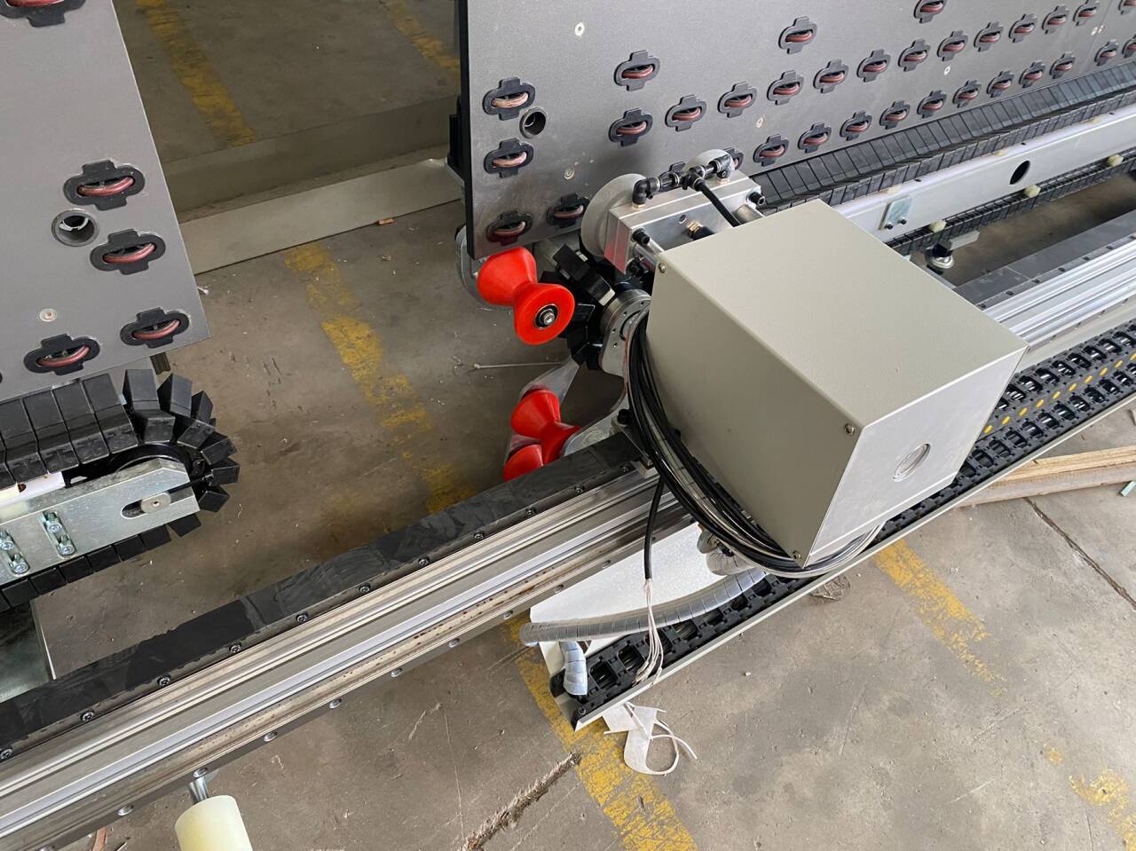 Why Suction Cups Cause OffCenter Positioning on Small Glass